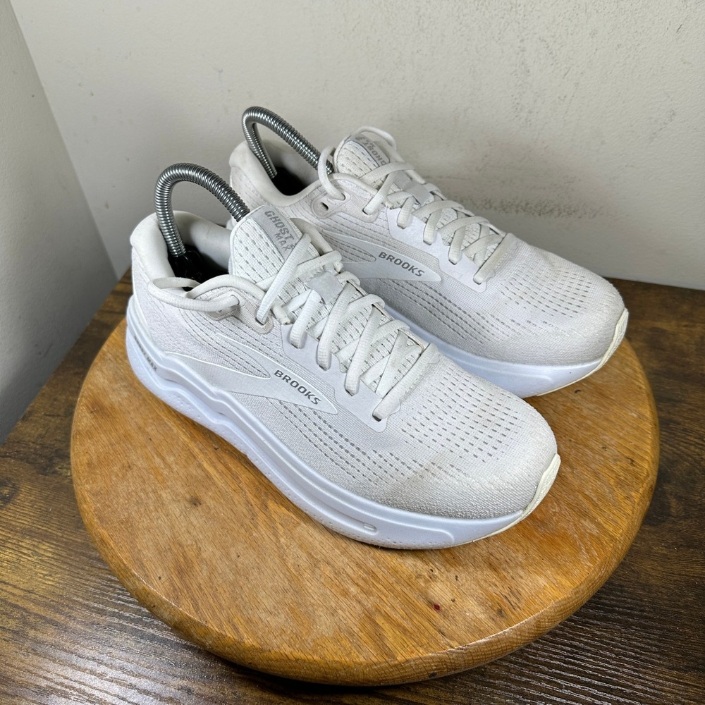 Brooks Ghost Max 2 Mens White Running Shoes 1104311D168 Size 7 Medium D
